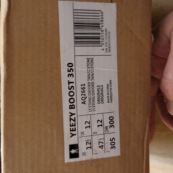 RARE NEW IN THE BOX ADIDAS YEEZY BOOST 350 V2 SNEAKERS. THEY ARE AUTHENTIC. - Picture 13 of 16